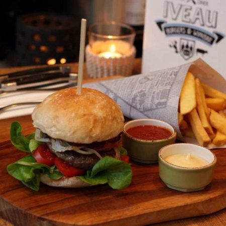 IVEAU BURGERS EN WIJNBAR